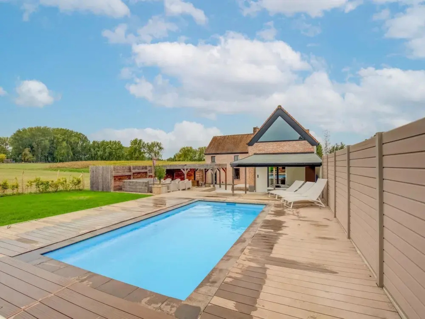 Lush Holiday Home in Vlaanderen With Private Pool