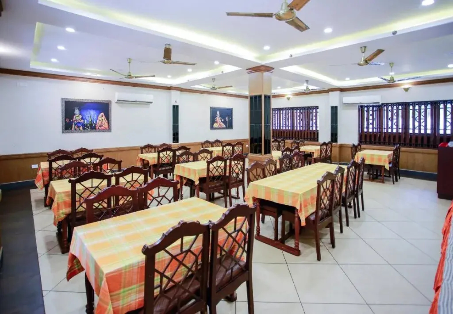 OYO 26692 Alankar Elite Inns