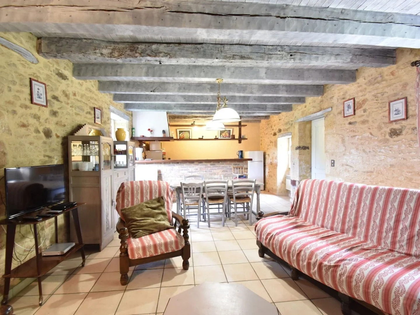 Beautiful Holiday Home in Wooded Grounds Near Villefranche-du-périgord