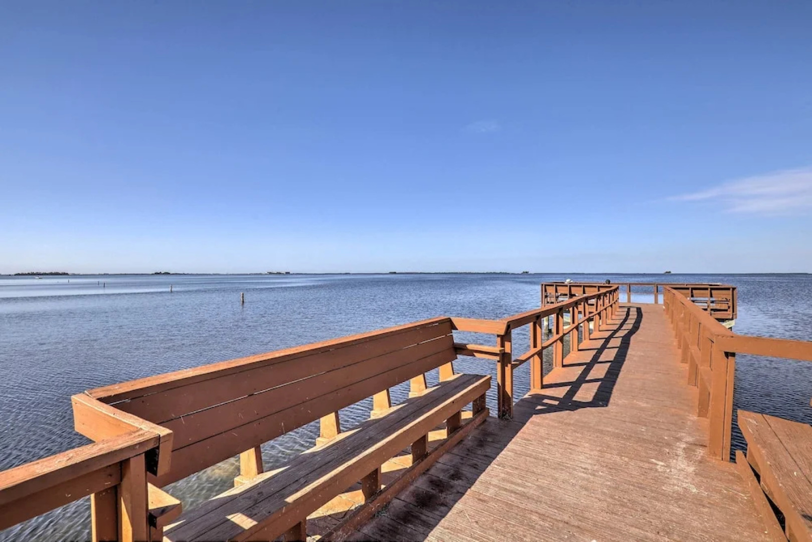 Cozy Crystal Beach Cottage: Walk to Shoreline