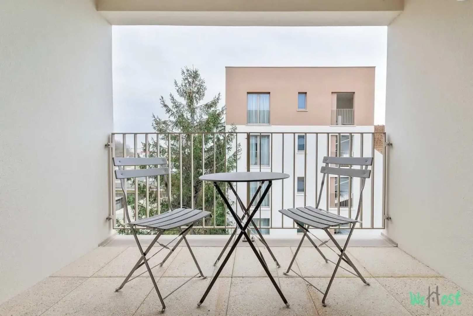 Apartment With Balcony in Paris