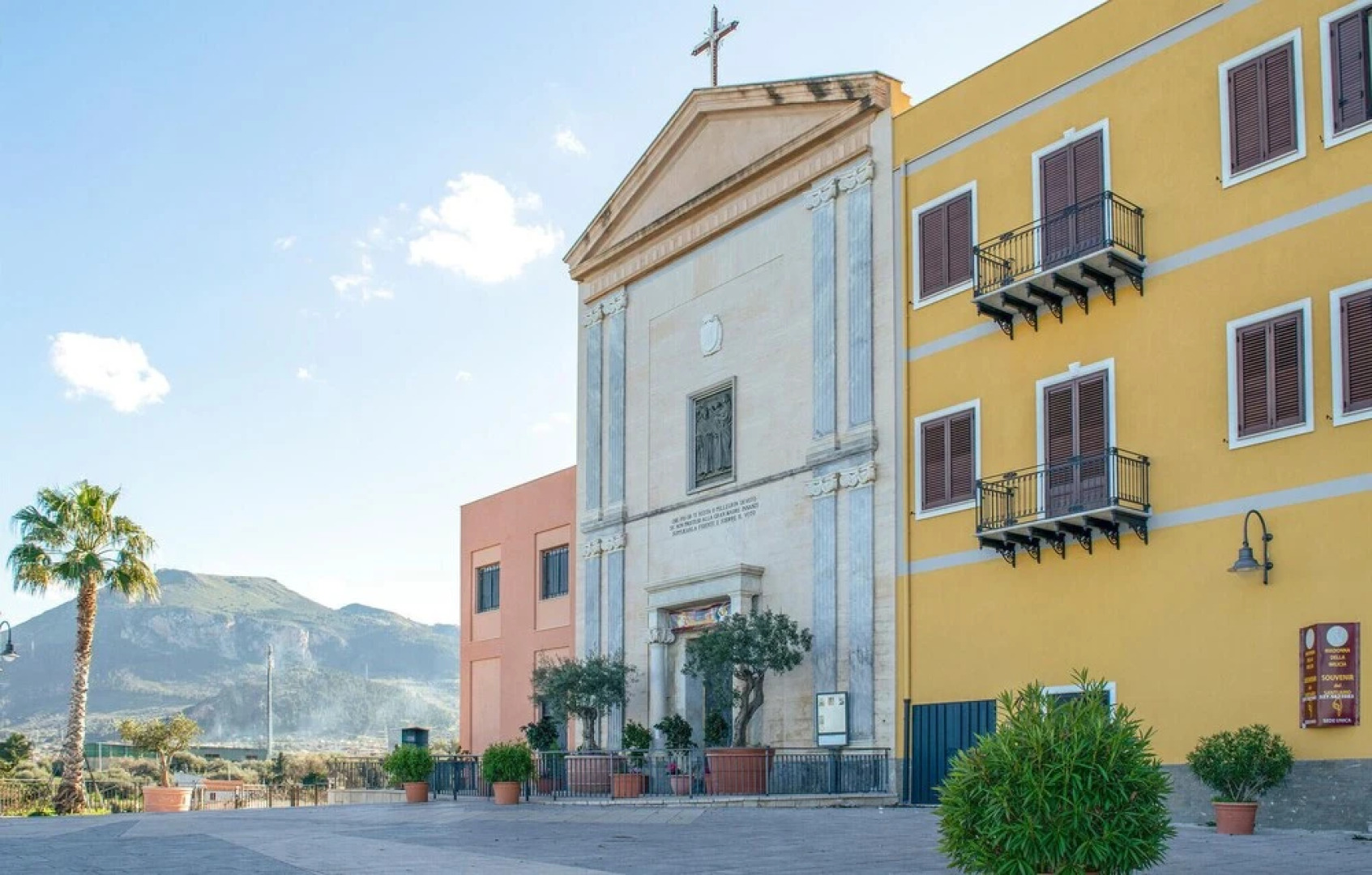 Awesome Apartment in Altavilla Milicia With 3 Bedrooms and Wifi