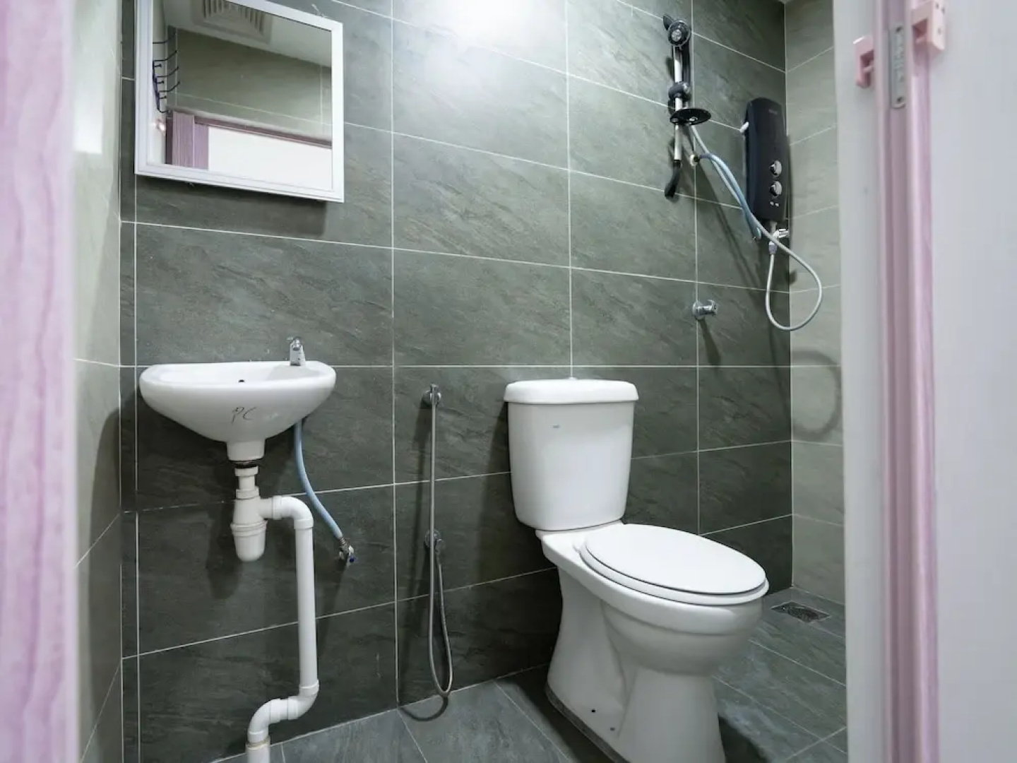 OYO 44093 Vrm Hotel