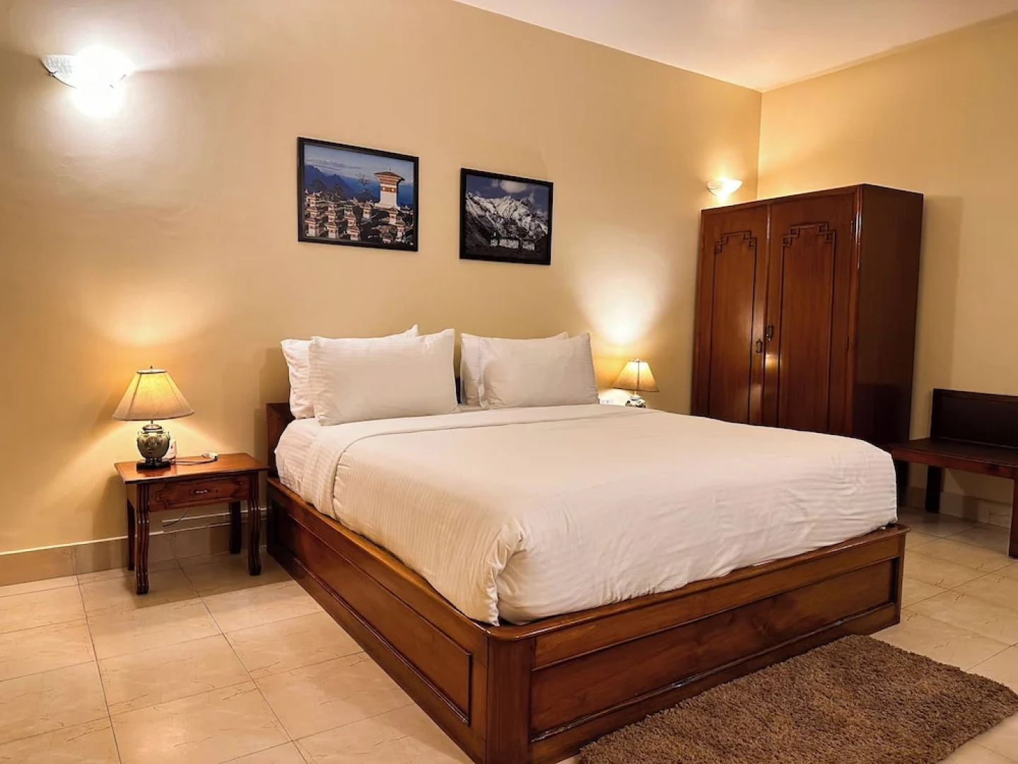lhaki Hotel