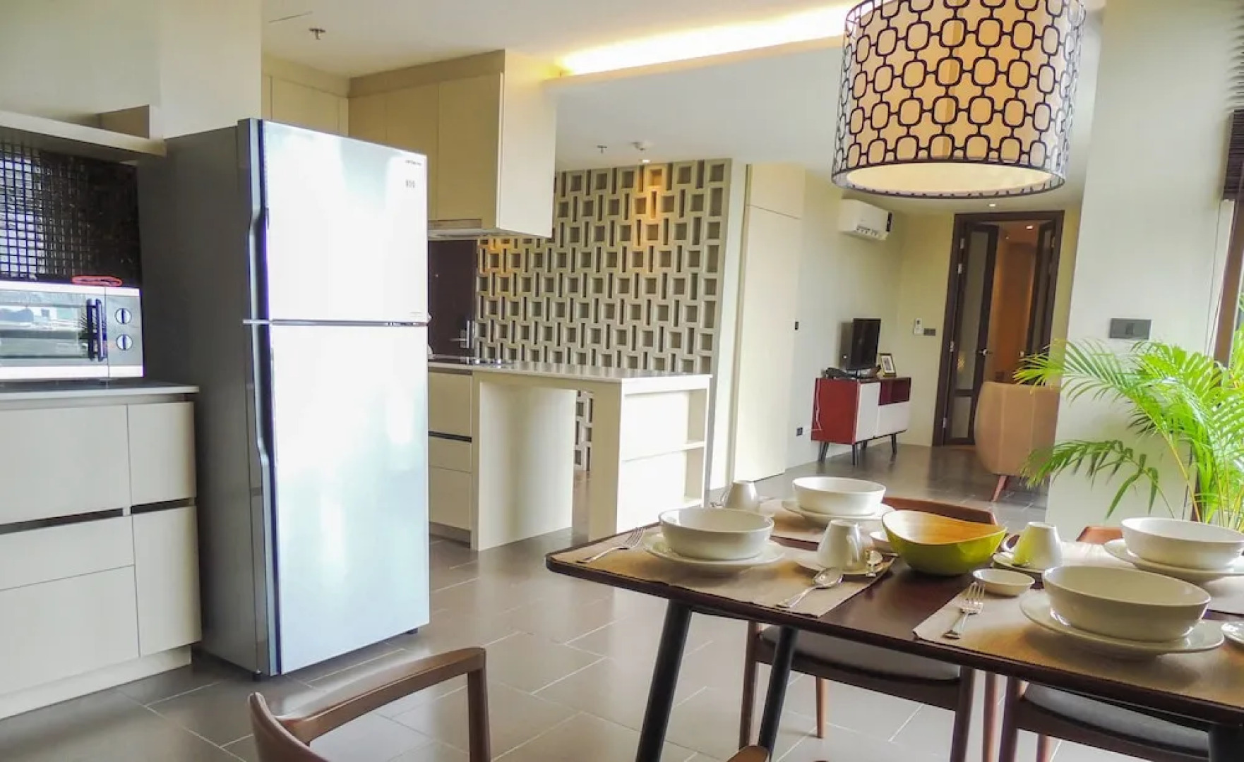 Balcony Courtyard Hotel & Serviced Apartment