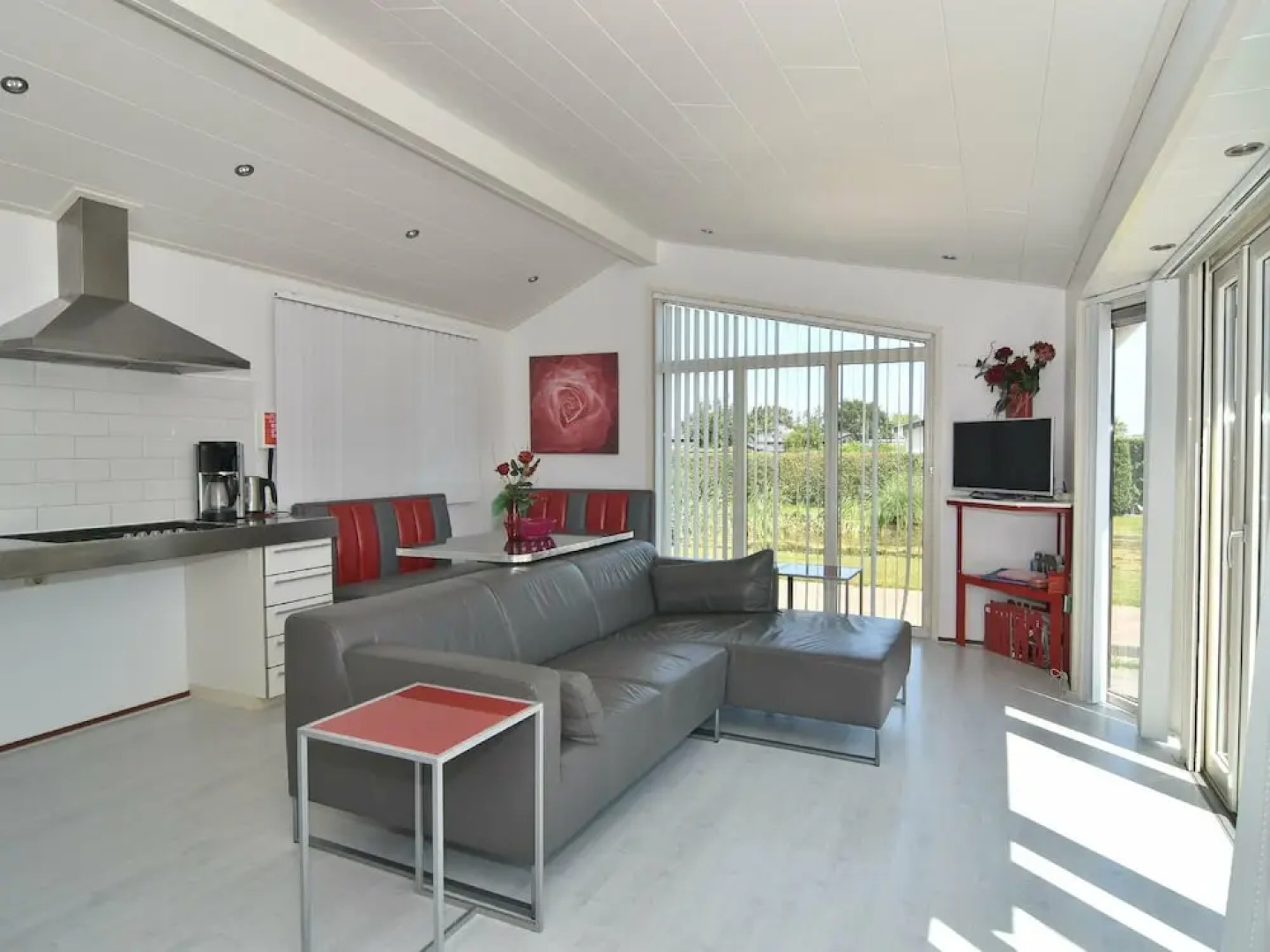 Adapted Chalet With Dishwasher, 3.5km From the sea in Egmond