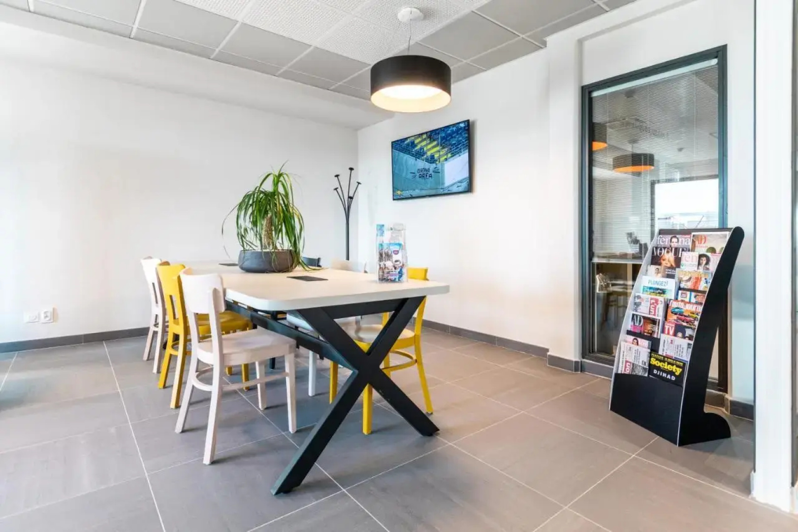 B&B HOTEL Troyes Magasins d'usine
