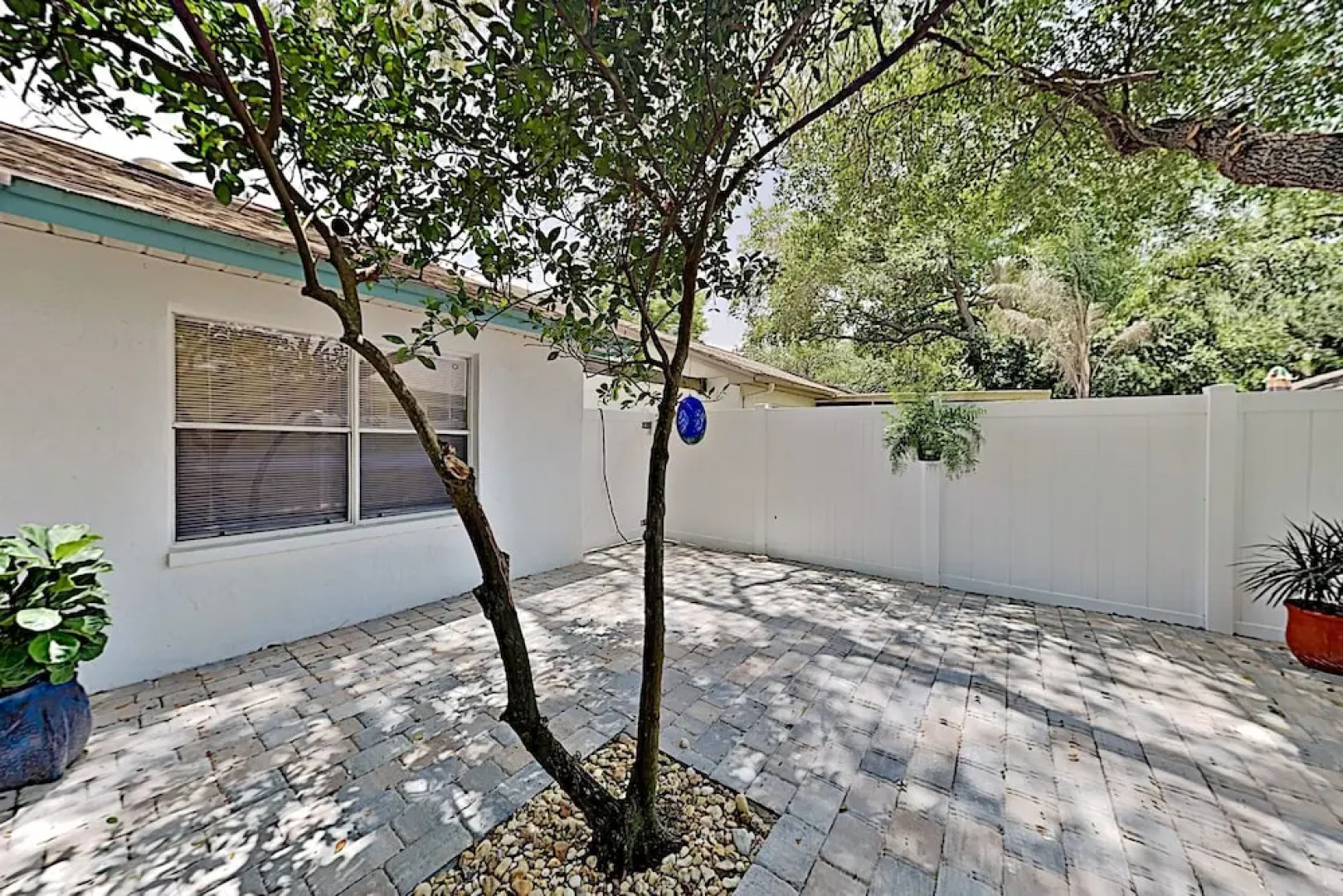 1465 Brier Home - 3 Br Home