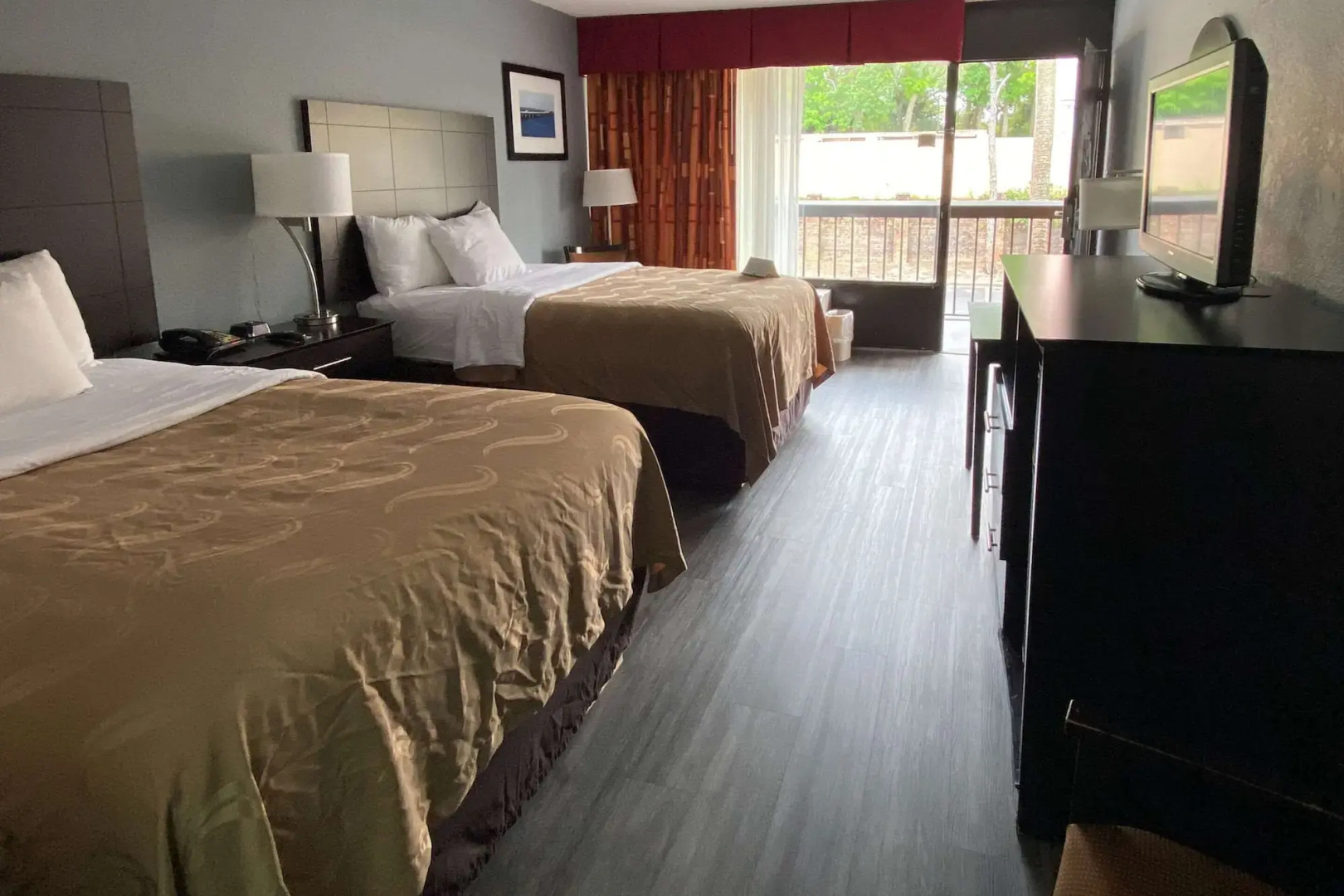 Quality Inn & Suites Gulf Breeze Bayside near Pensacola Beach