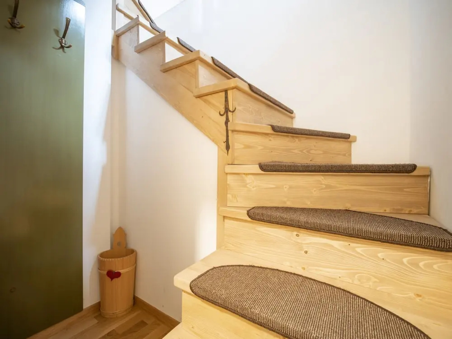 Berghi Hotel and Apartments