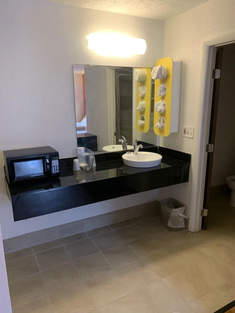 Super 8 - North Lima OH