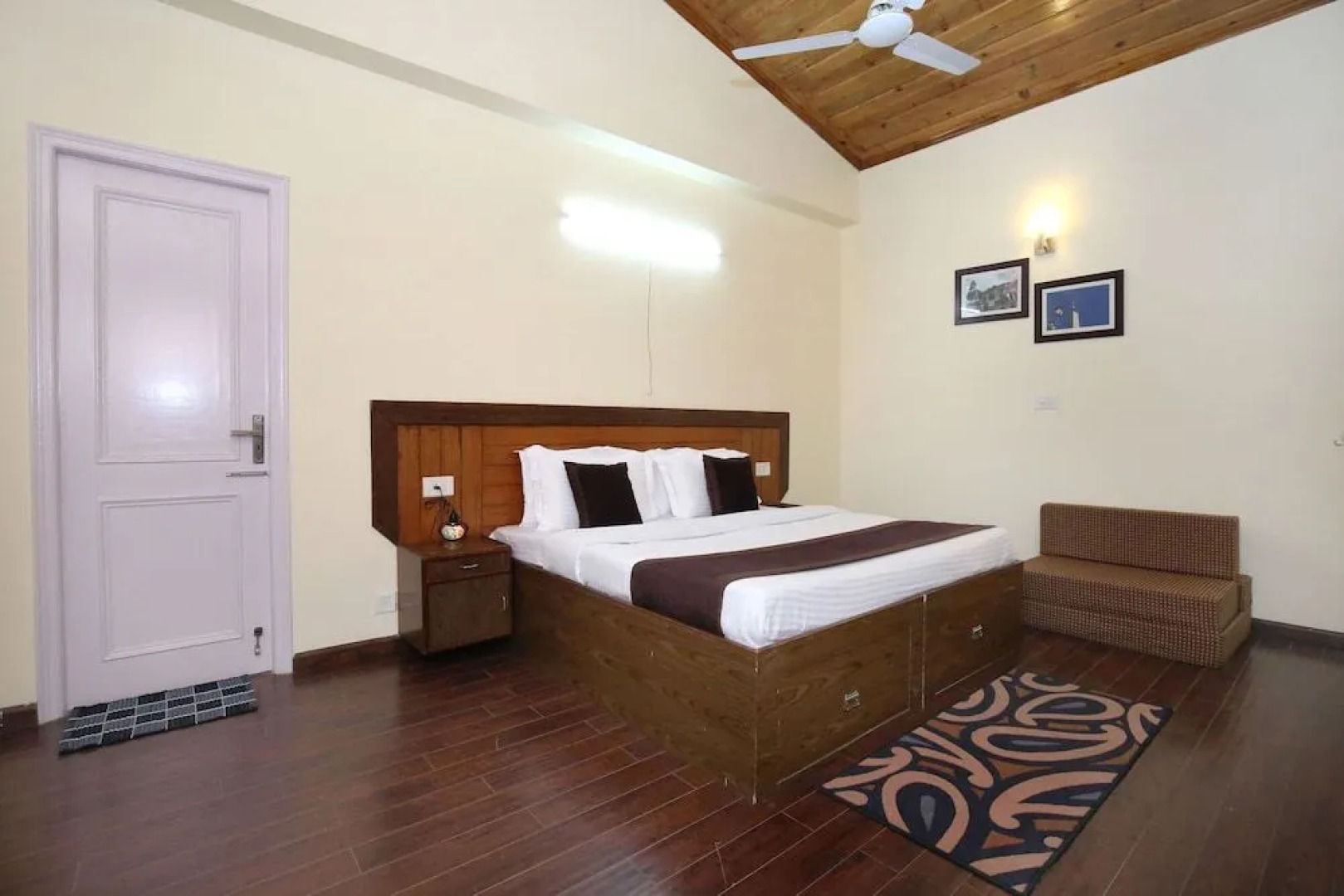 OYO 10097 Home Luxury Cottage Chail