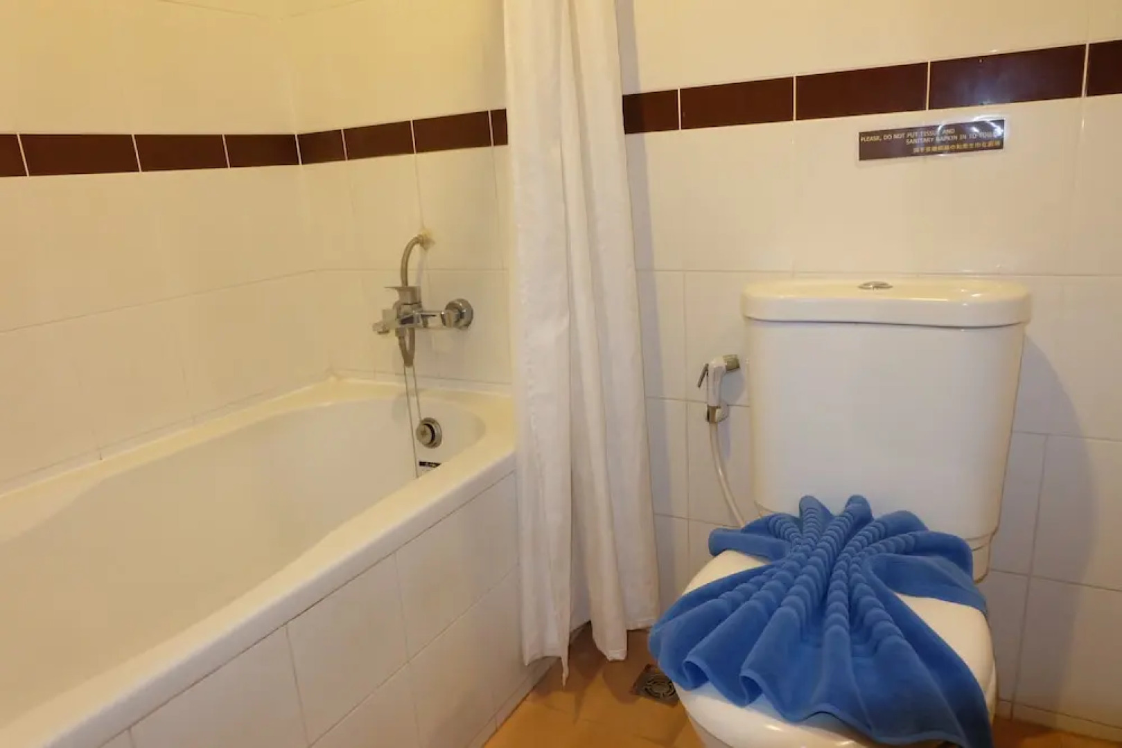 Dancenter Luxury Underwater World Pattaya