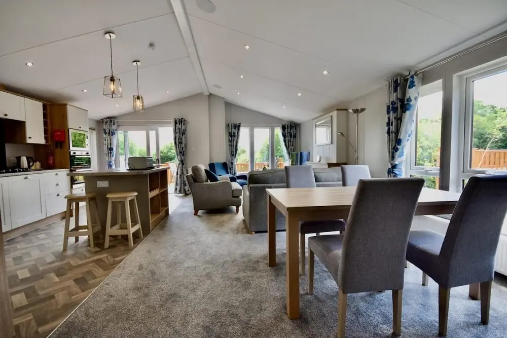 Poppy An Immaculate Lake Side Lodge the Perfect Retreat for all Sleeps 4