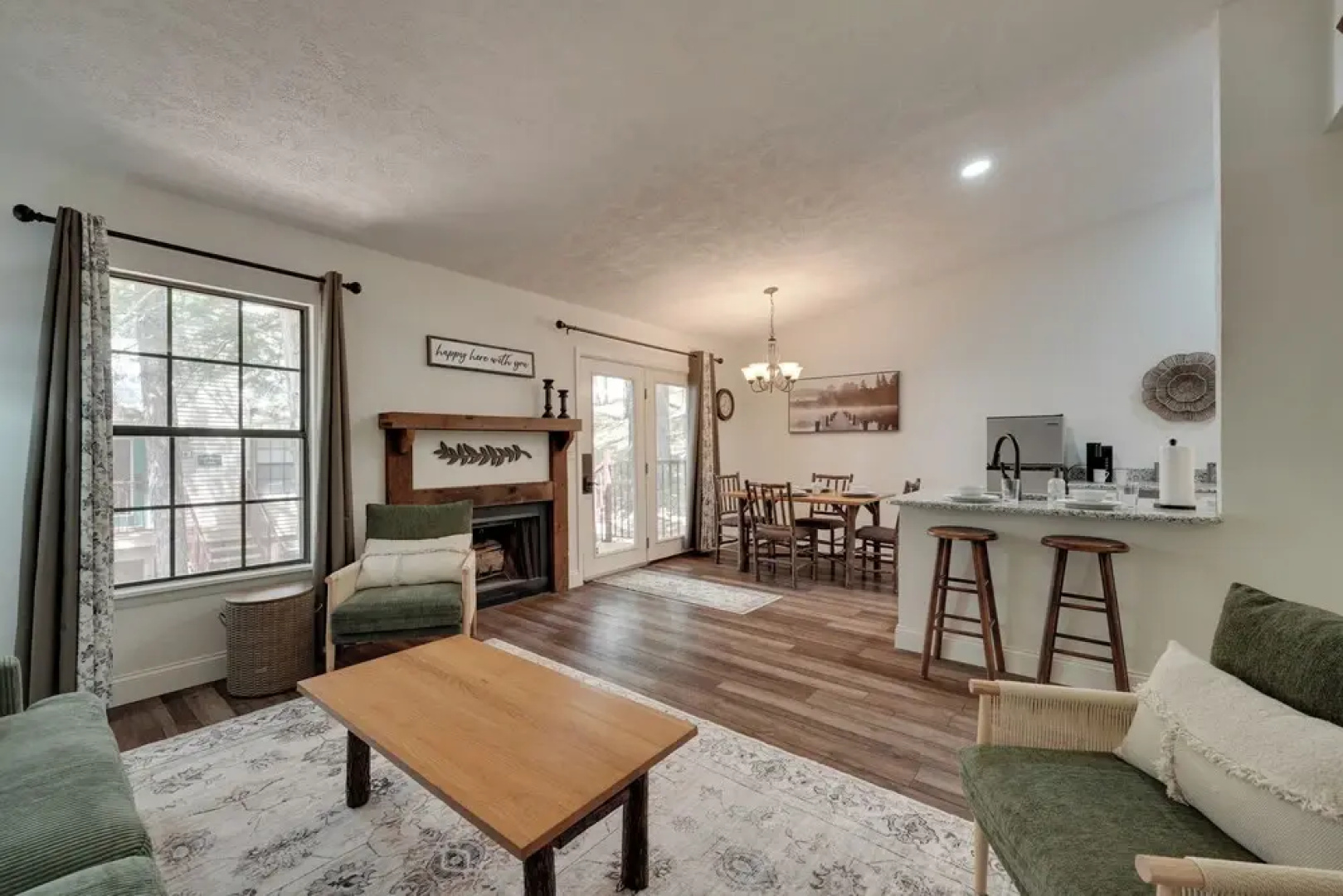 3 Mi to Table Rock Lake: Cozy Cabin in the Woods!