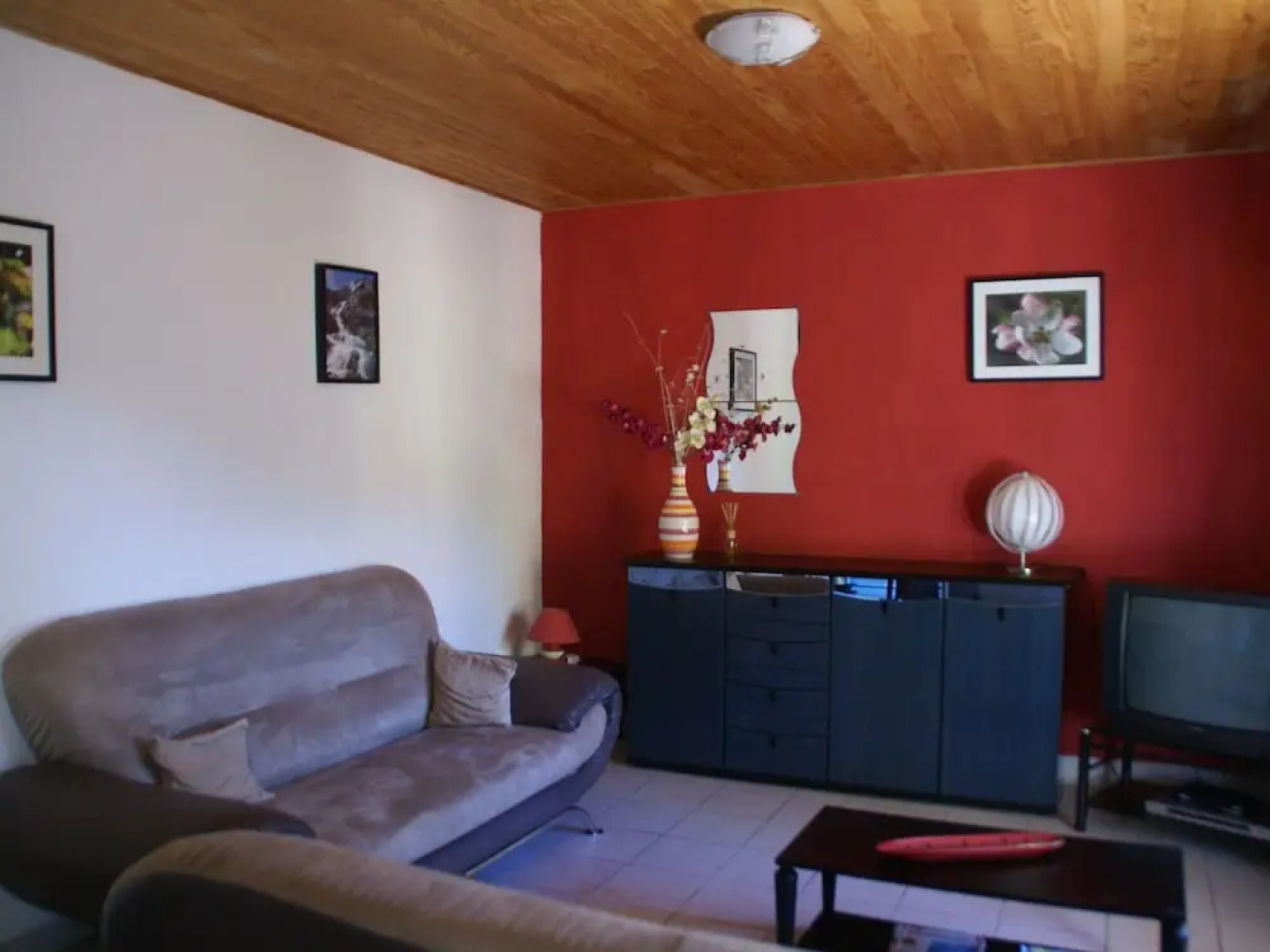 Beautiful House on Hilltop With Private Pool and a River 800 Meters Away