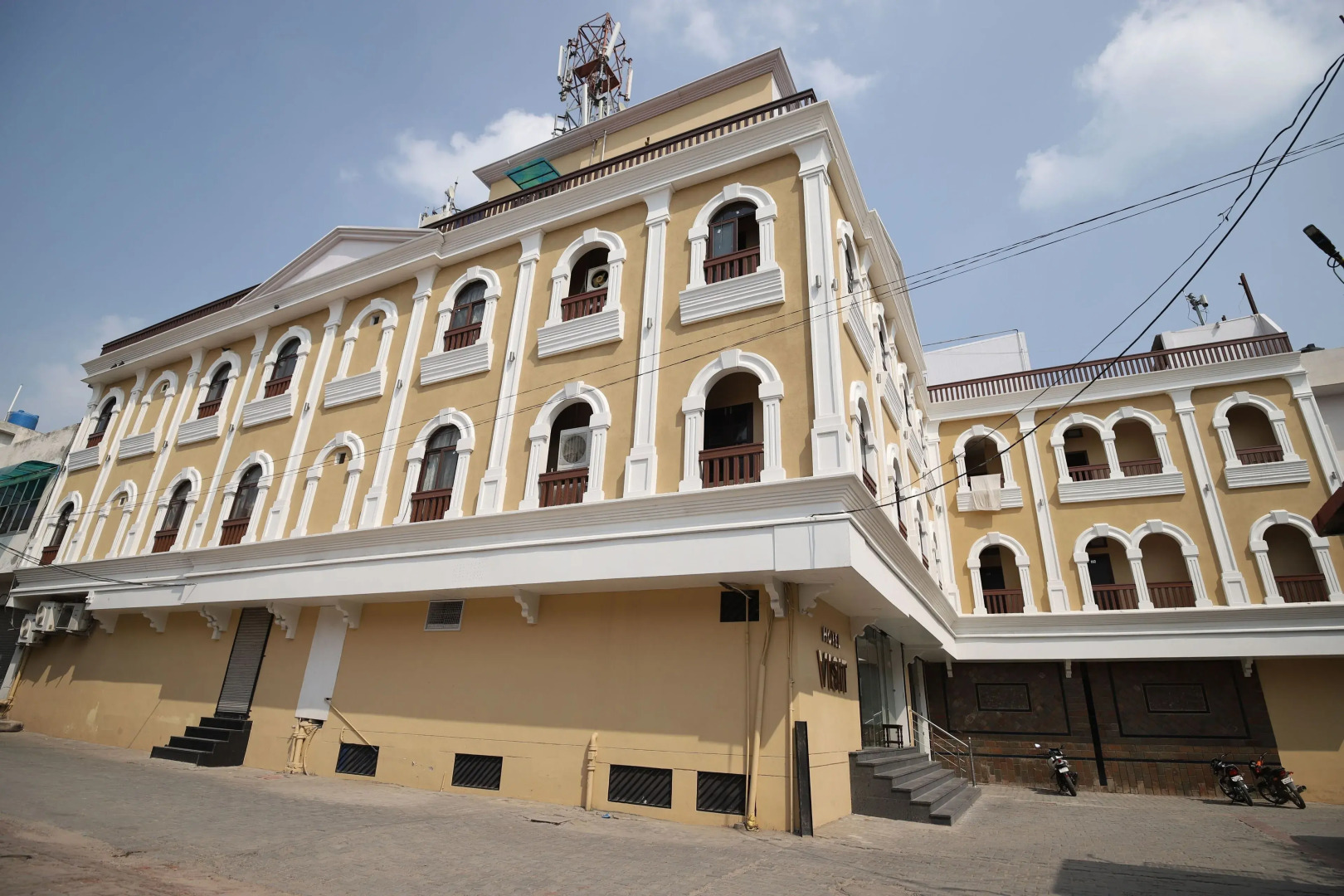 Visit Hotel & Restaurant