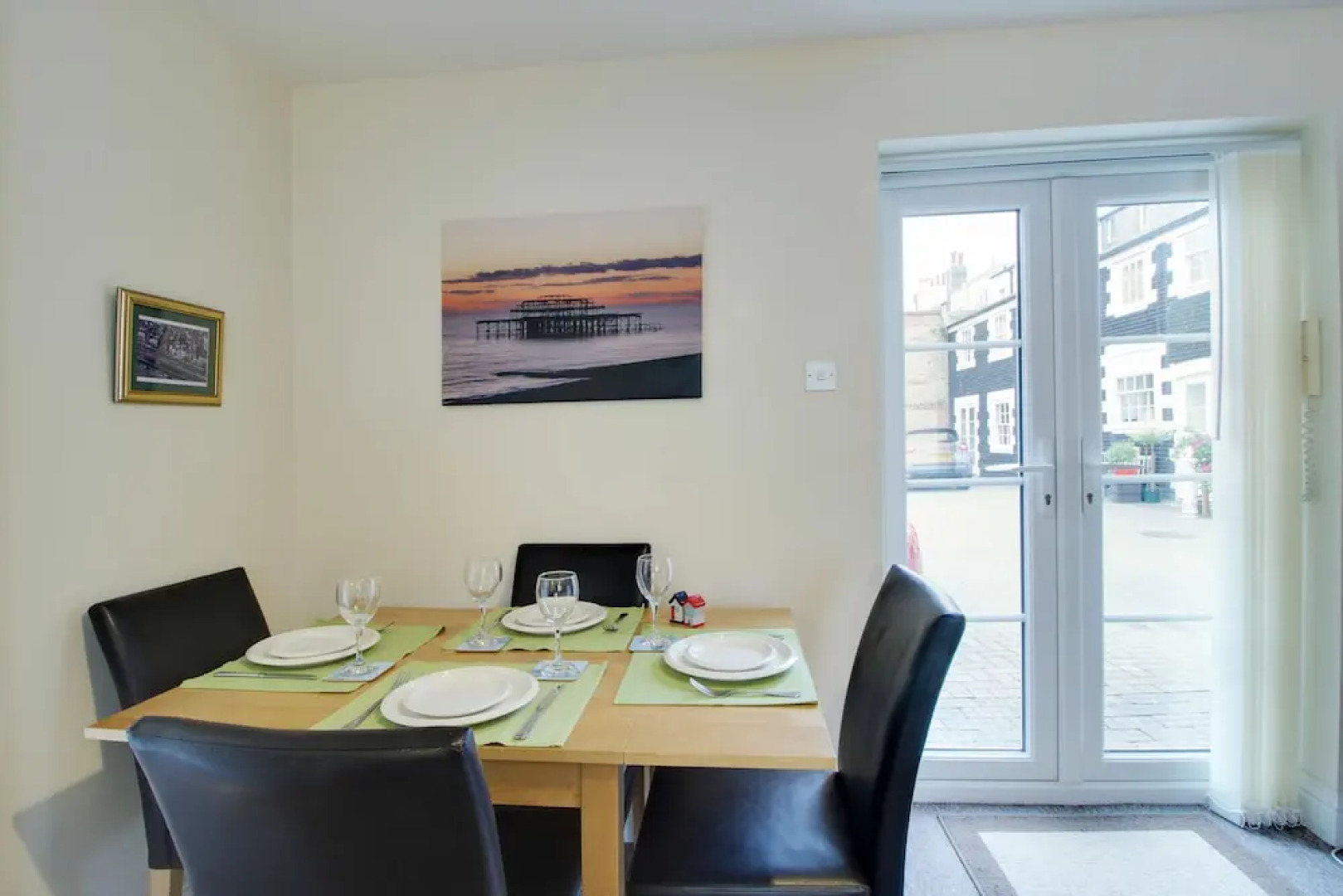 Brighton Getaways - Beach Lodge House