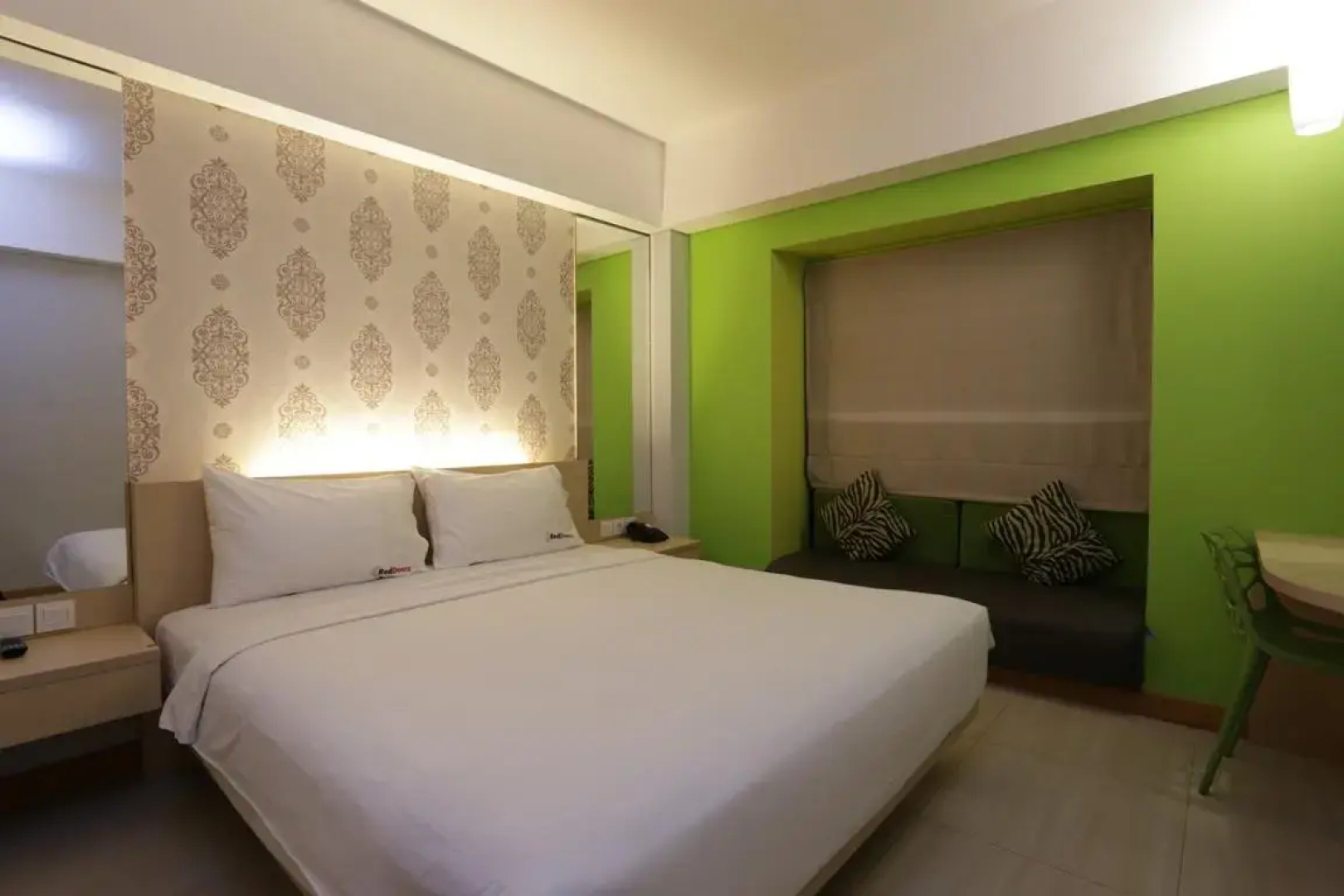 RedDoorz @ Sunset Road Kuta