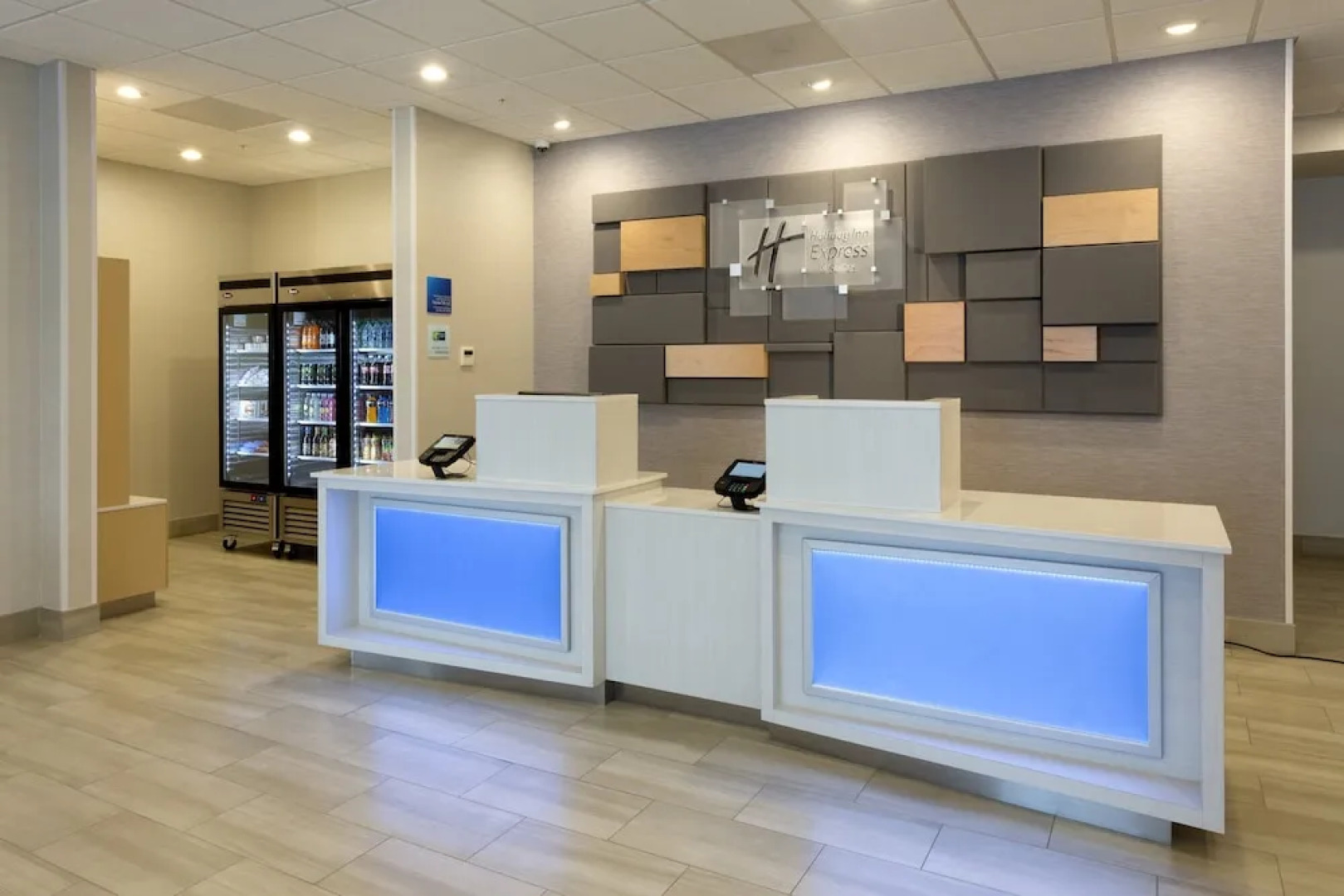 Holiday Inn Express & Suites Seattle South - Tukwila, an IHG Hotel