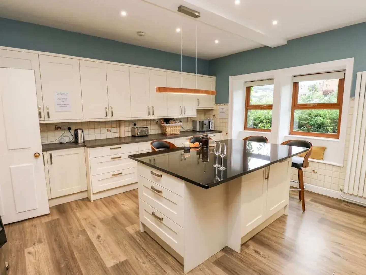 The Old Post Office - Pet Friendly Group Stays in Holmfirth