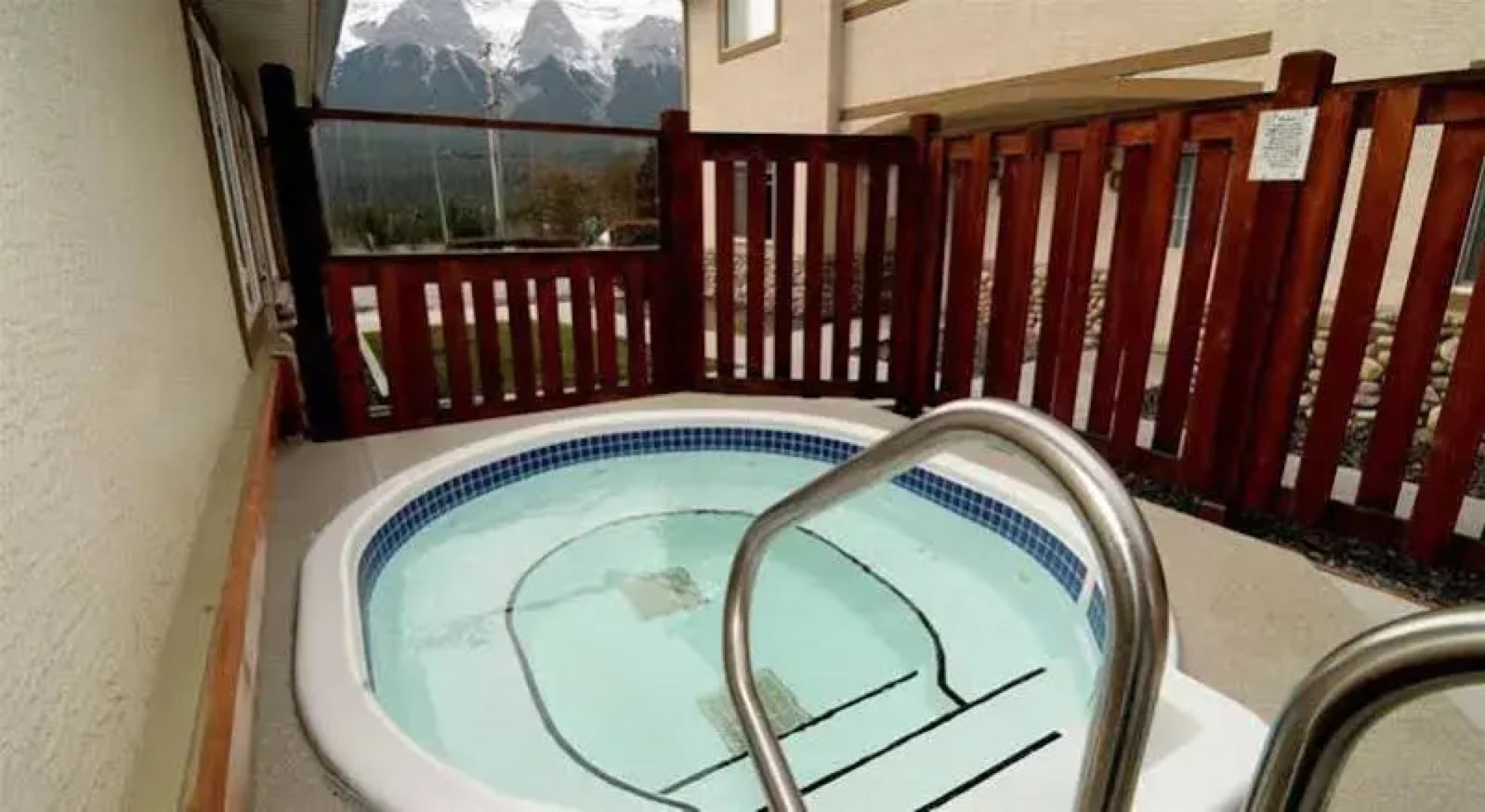 Banff Boundary Lodge