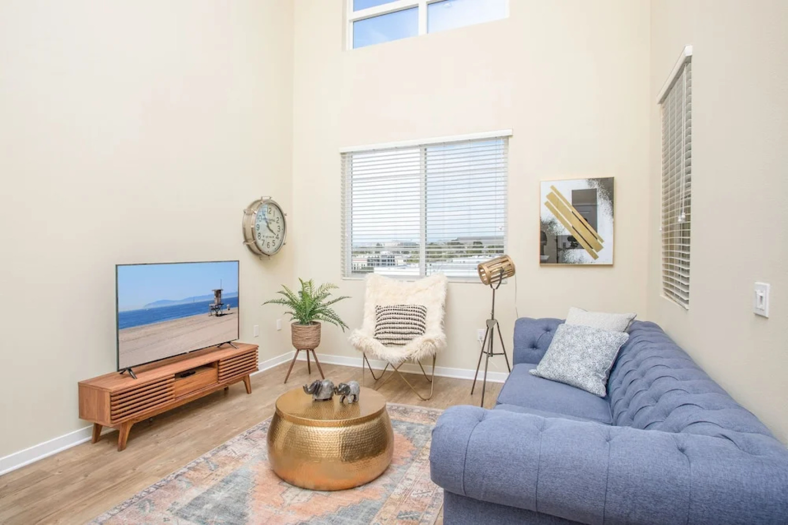 Irvine Deluxe Design Suites by A