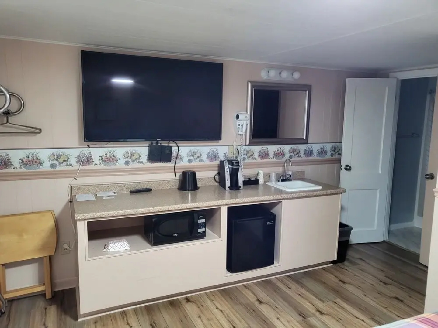 Sunset Motel at Armand's Gardens