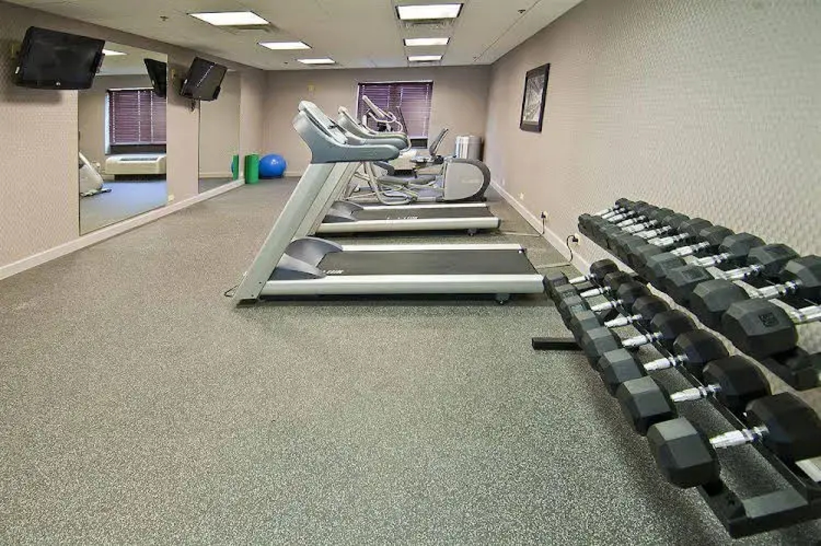 Holiday Inn Express: Pearl