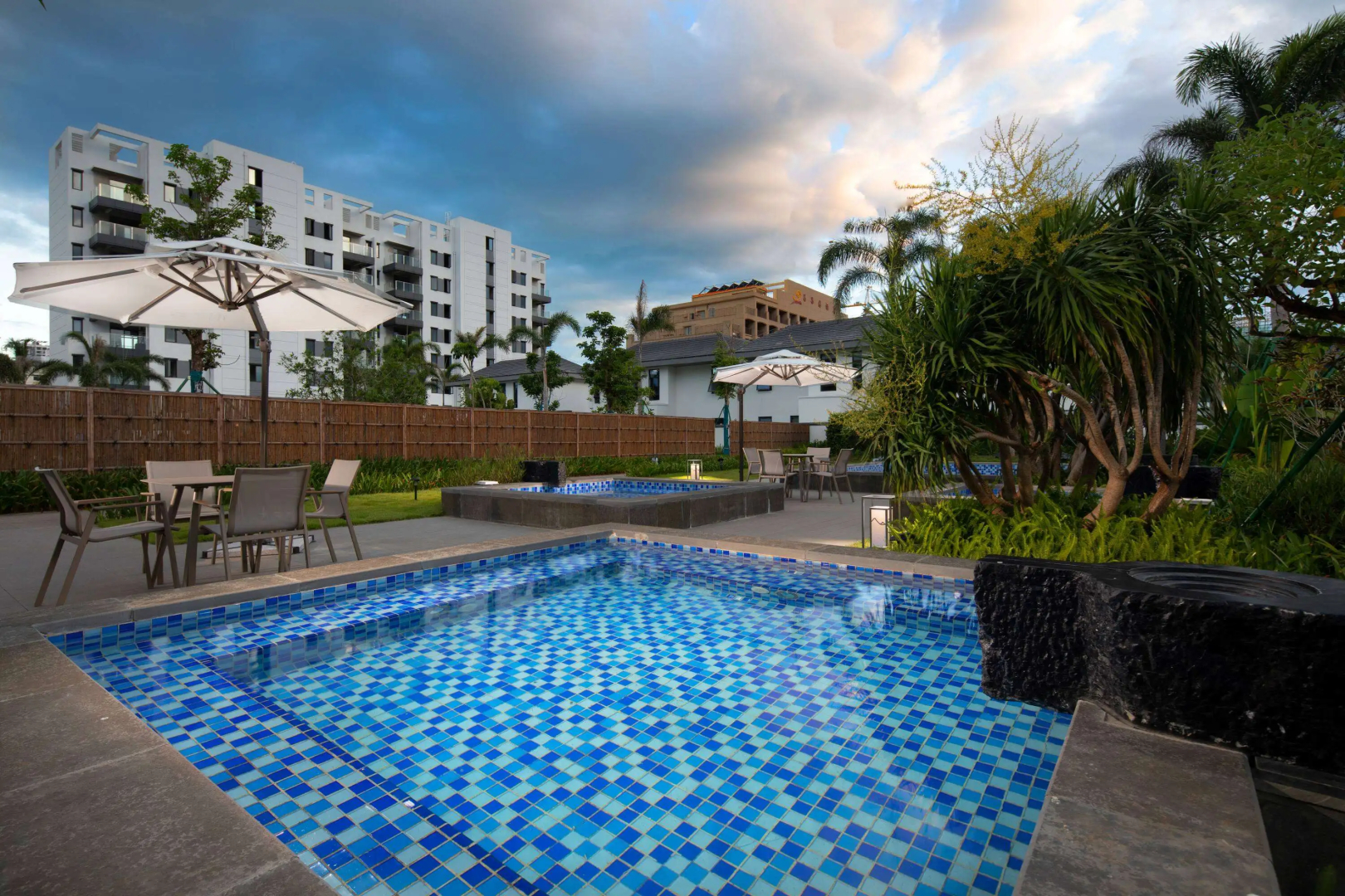 Ramada Encore by Wyndham Jiusuo Downtown