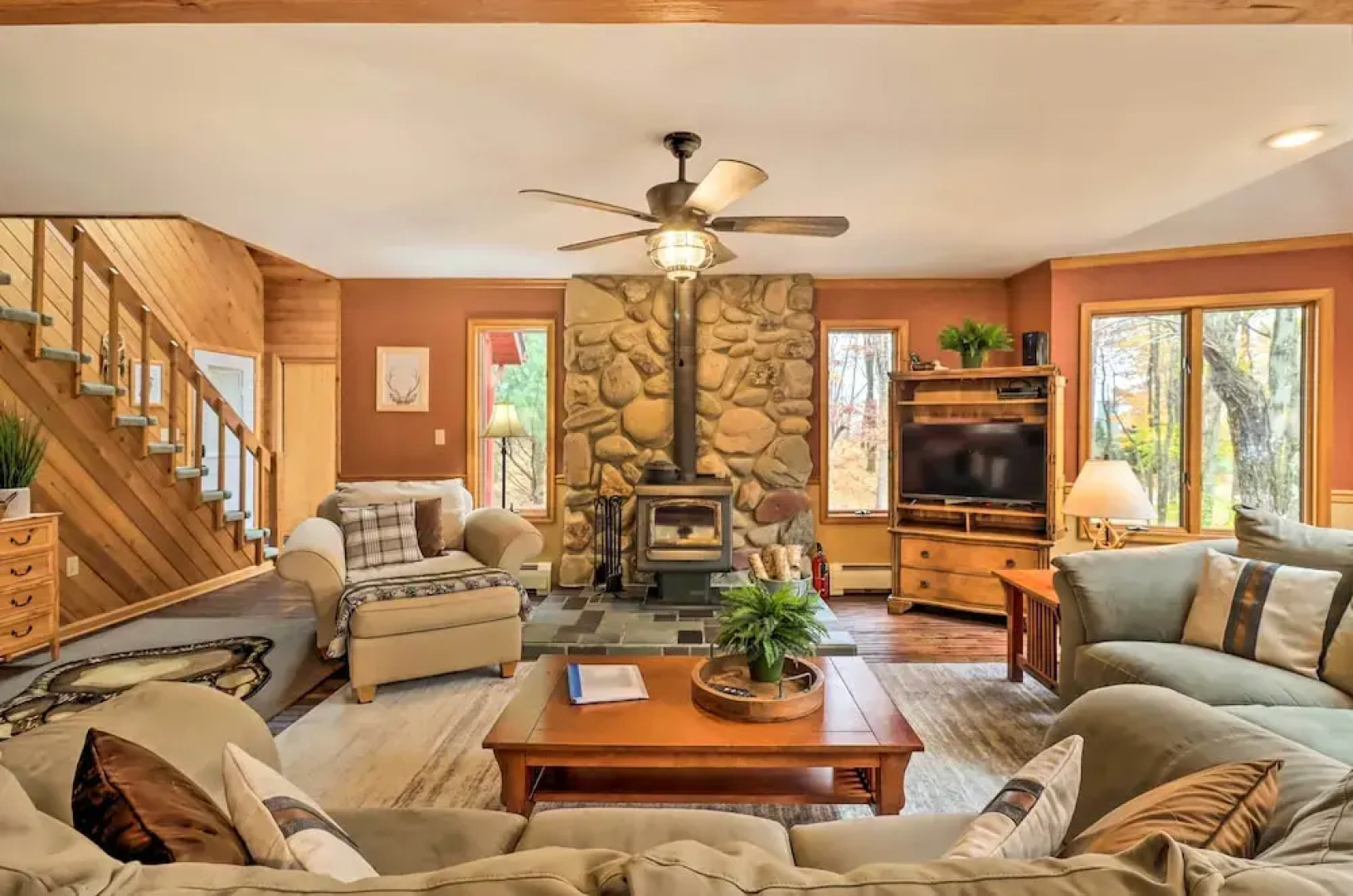 Outdoor Theater, Deck & Fire Pit: Poconos Retreat