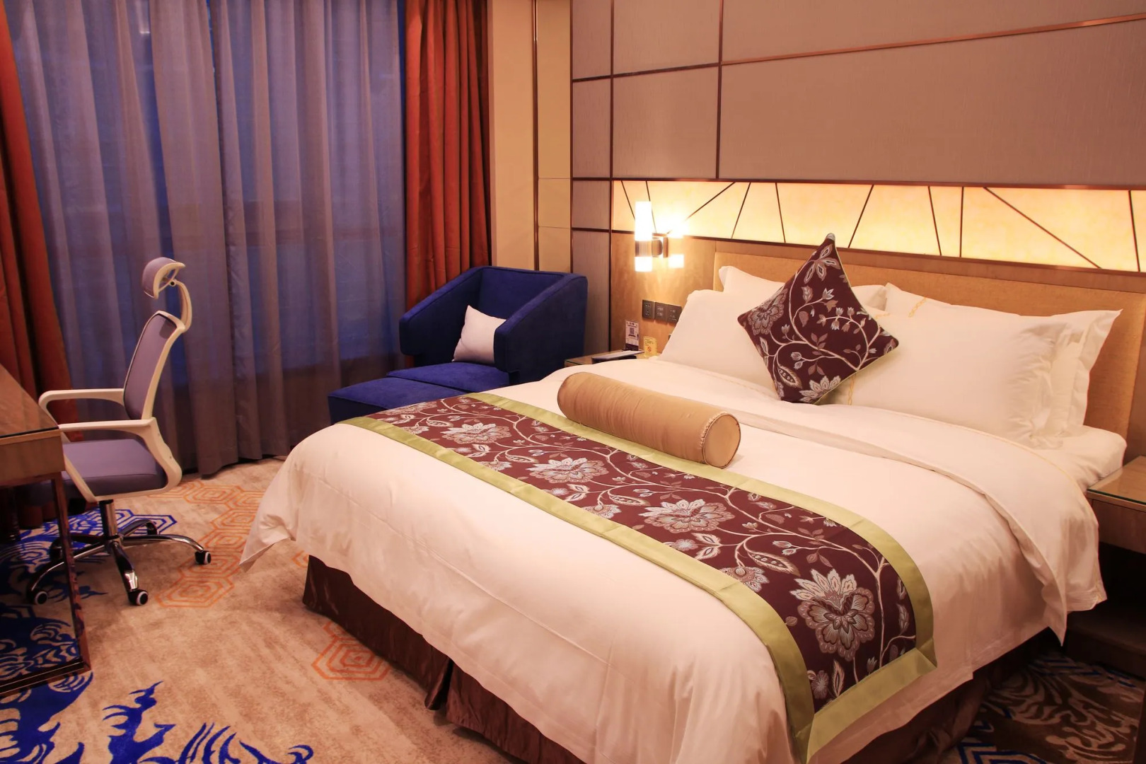 Huayu Landmark Hotel