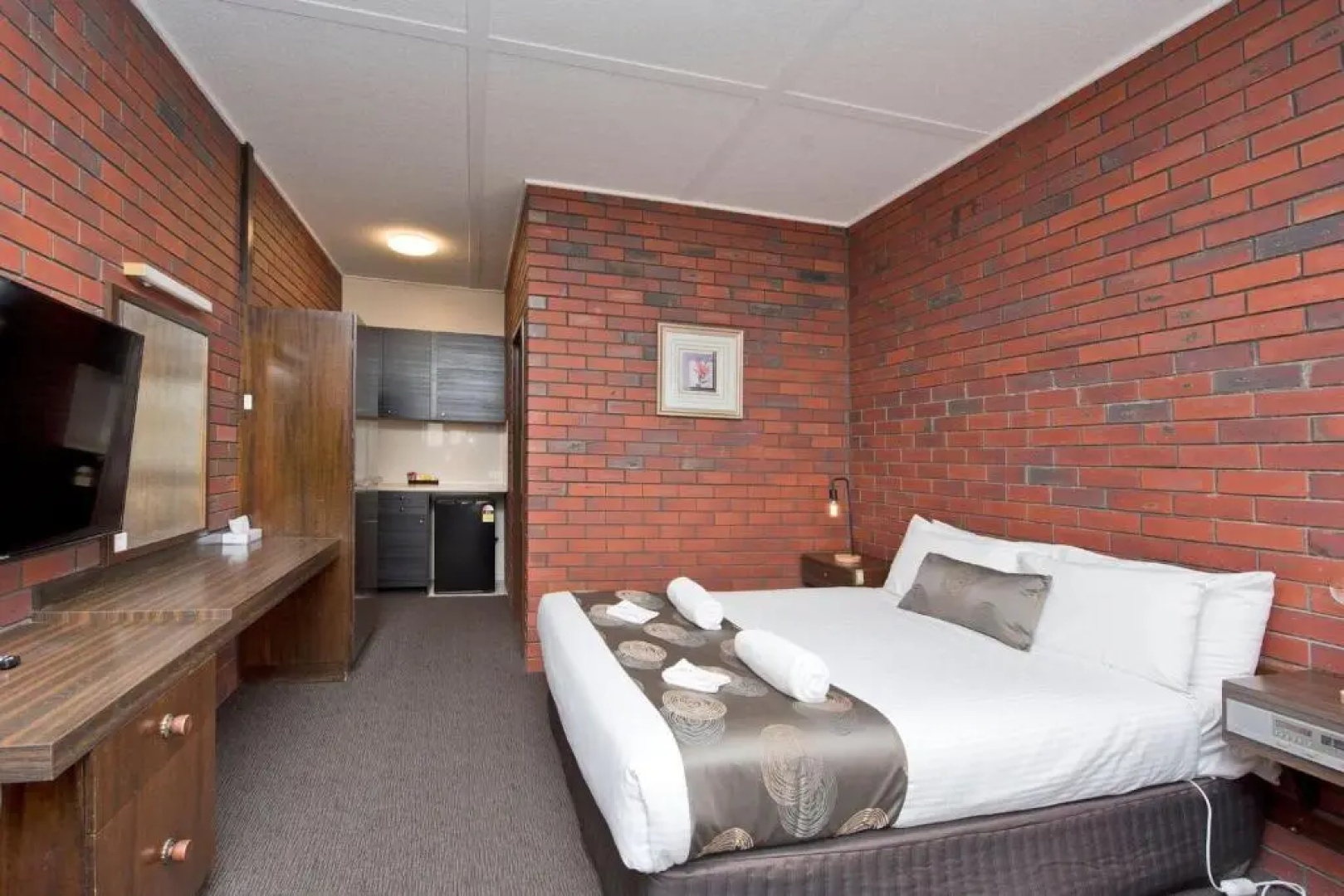 Hi Way Eight Motor Inn
