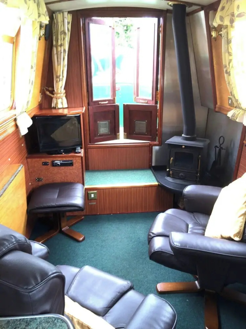 Stone - Boat - Sleeps 2 - Pet Friiendly- 85ws