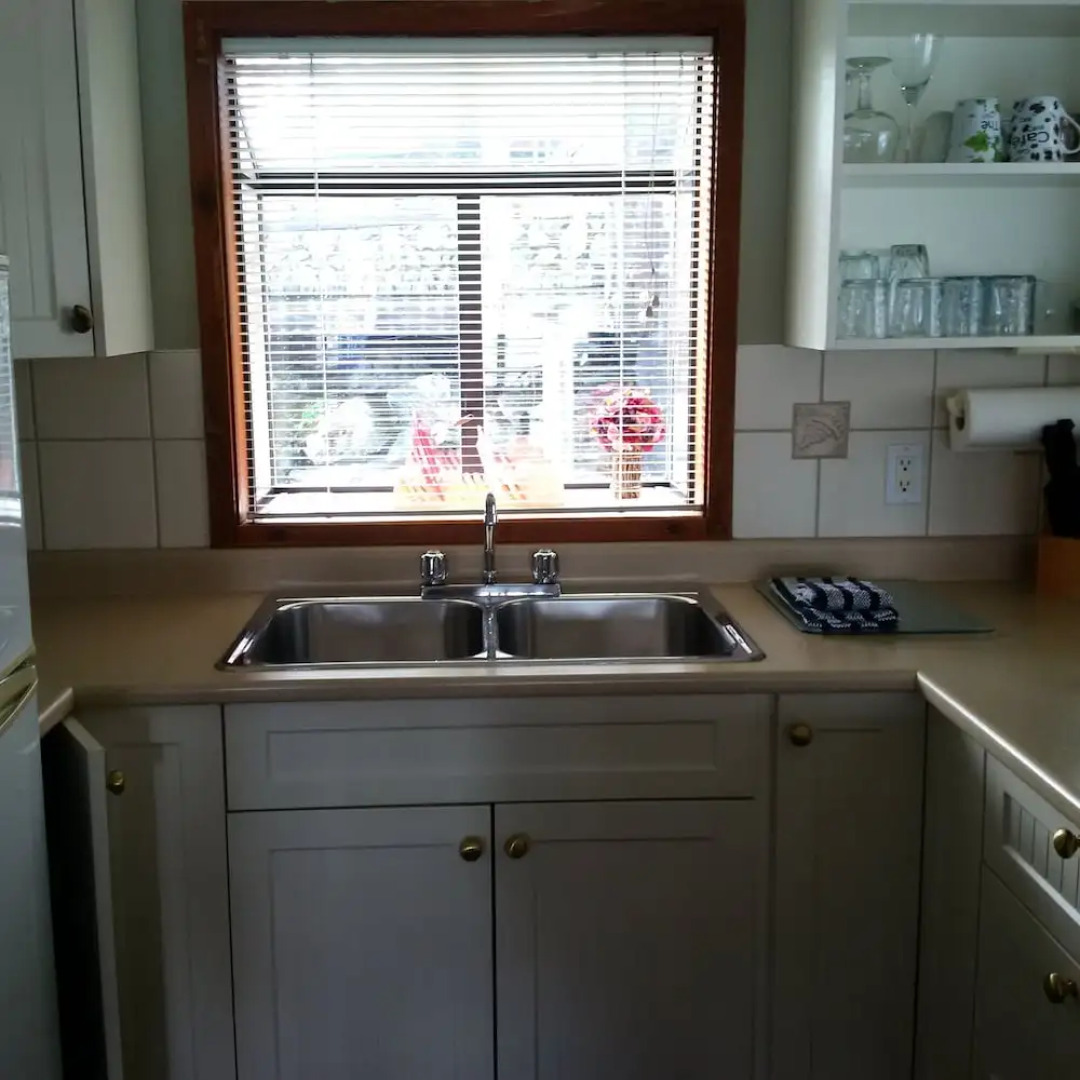 Pink Dishrack Floating Cottage