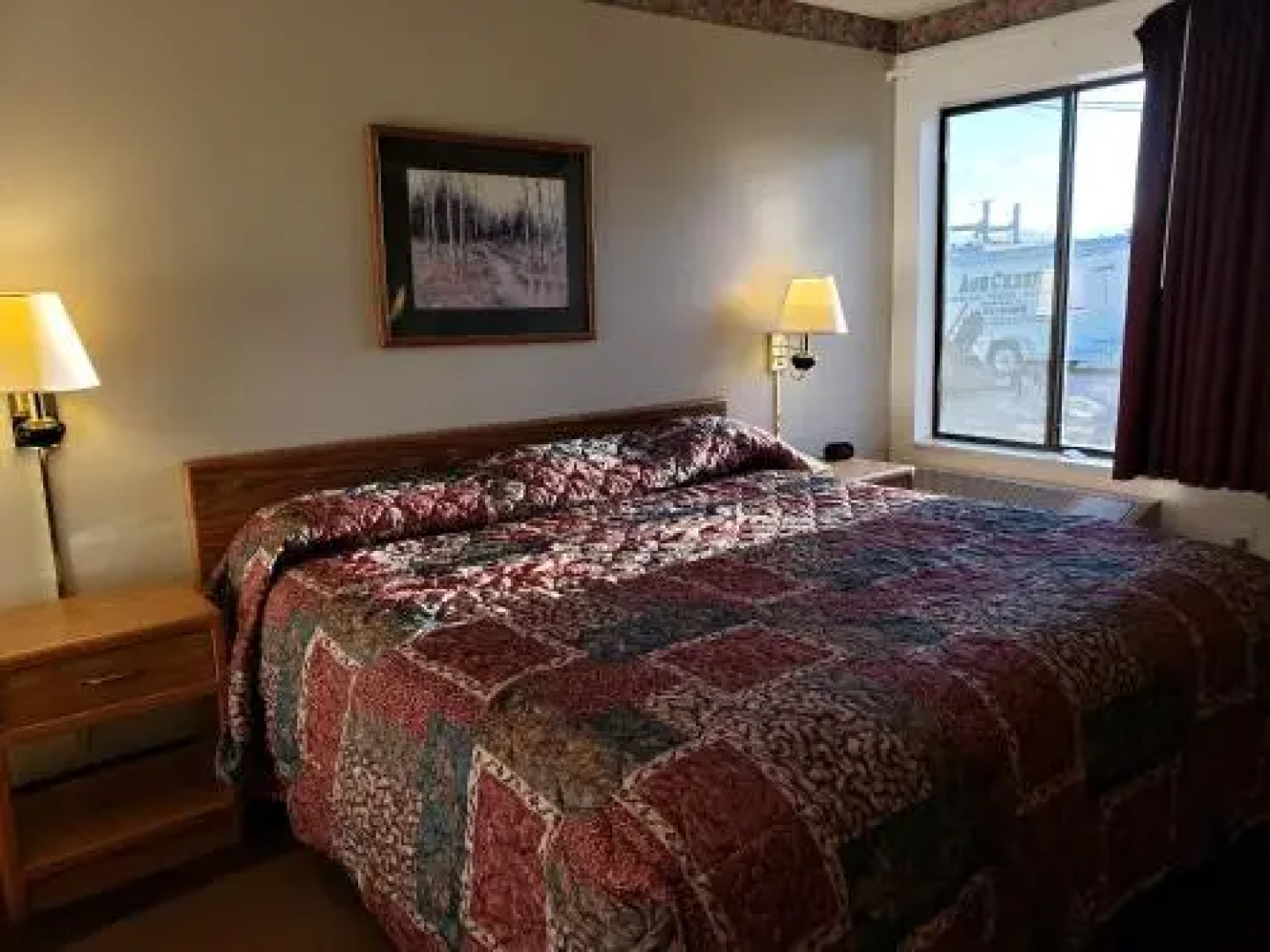 The Center Lodge and Jacuzzi Suites