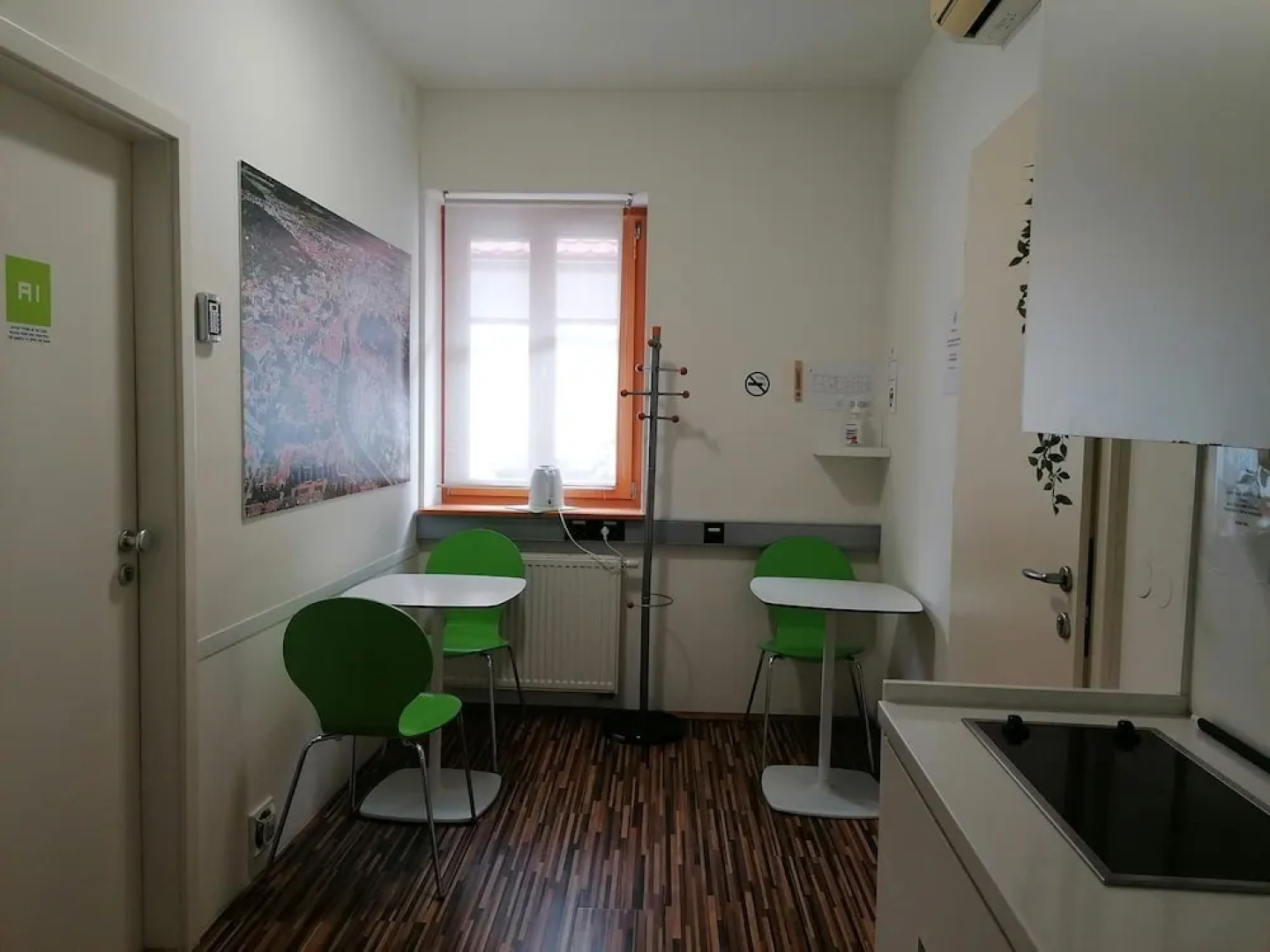 Cube Central Rooms for 2 - Hostel