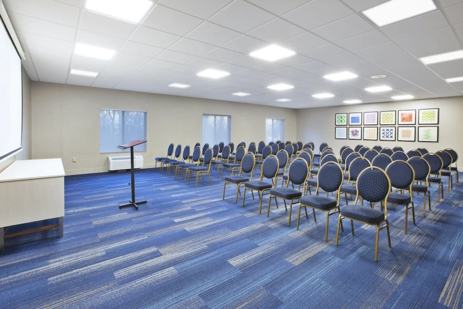 Holiday Inn Express & Suites Niles