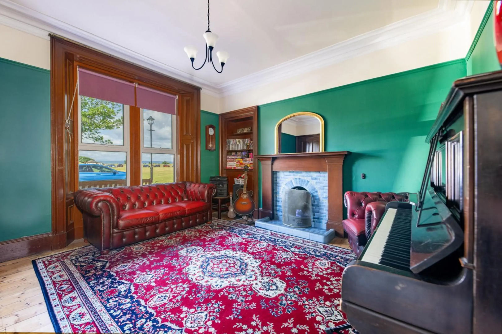 Seaview House - A Traditional Home by the Beach