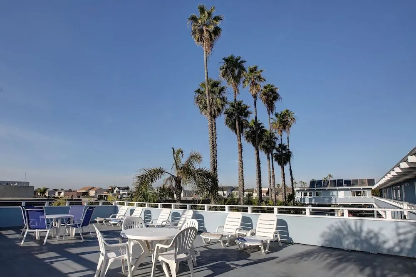 Newport Channel Inn - Near Huntington State Beach
