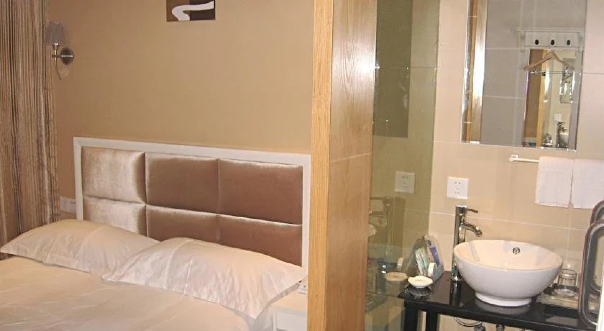 Yihao Business Hotel