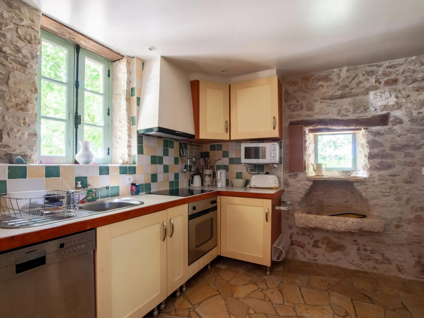 Idyllic Holiday Home in Dégagnac with Jacuzzi Near River