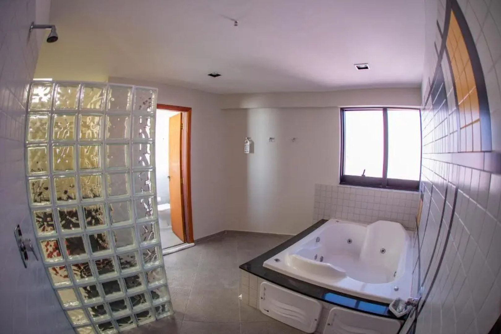 Mondrian Suite Hotel