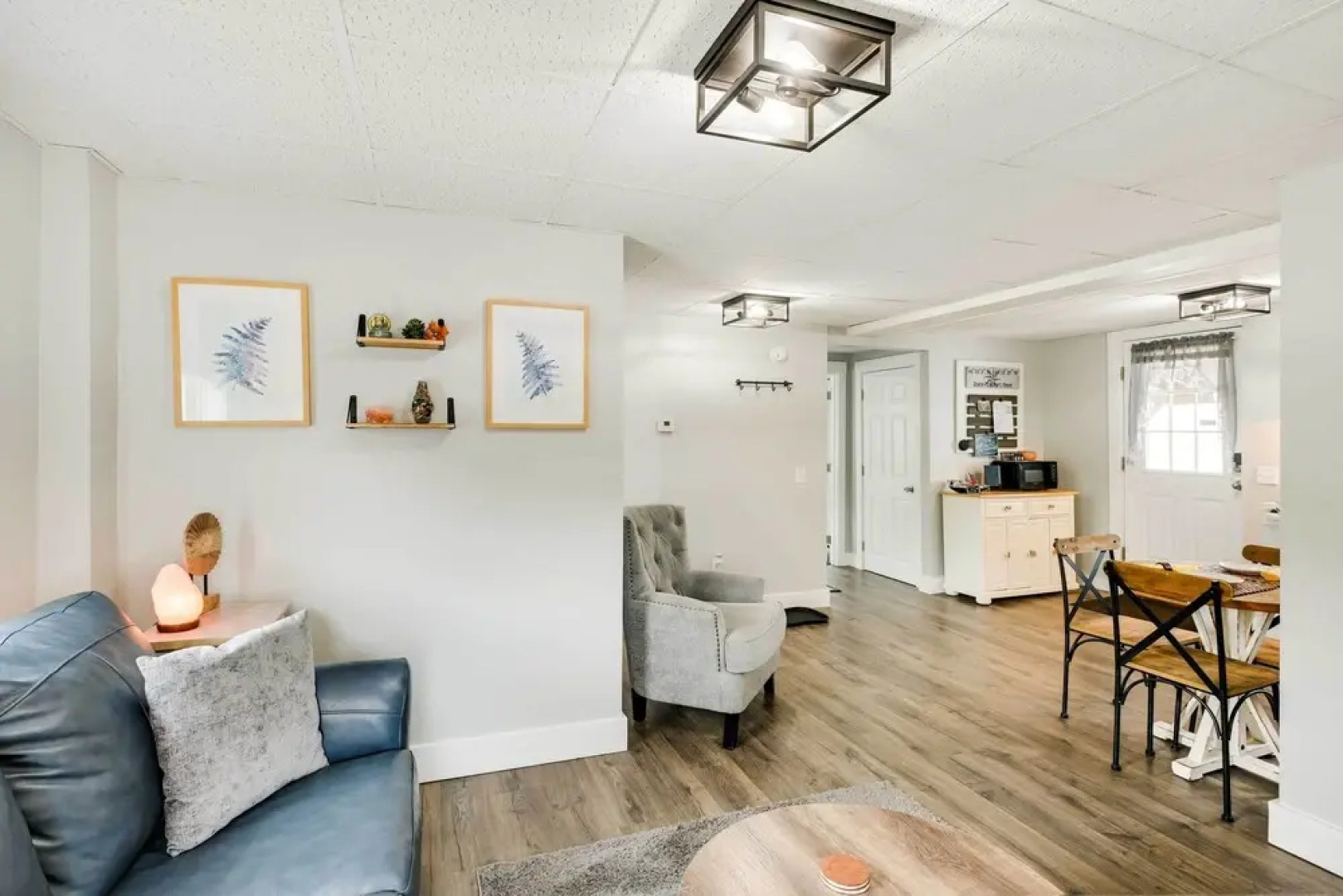 Chic & Central Apartment ~ 6 Mi to Sebec Lake!