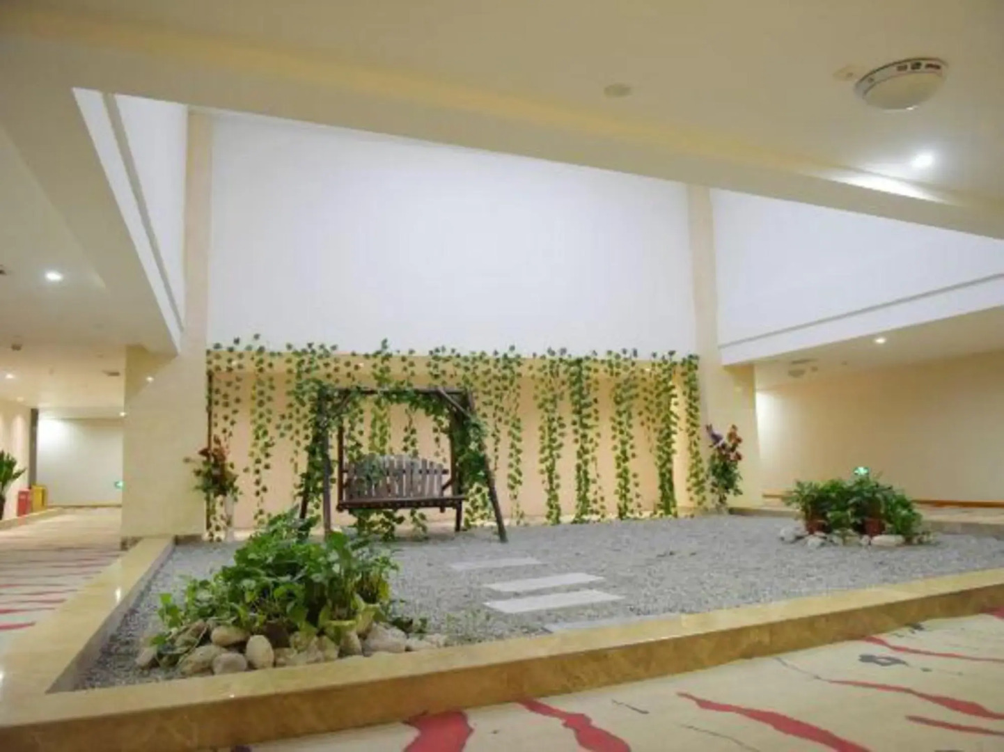 Dongtai Hotel (Guangyuan Lizhou East Road, Aoti Center)