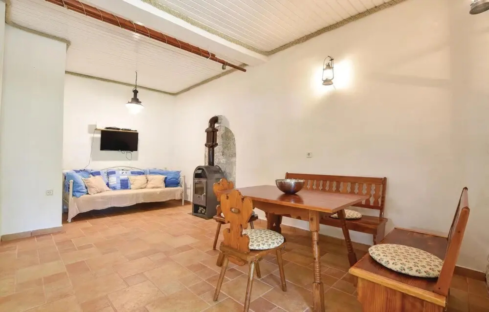 Beautiful Home in Duce With Wifi and 3 Bedrooms