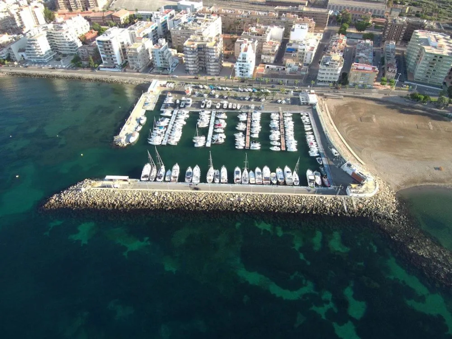 Club Nautico Aguilas - Hostel