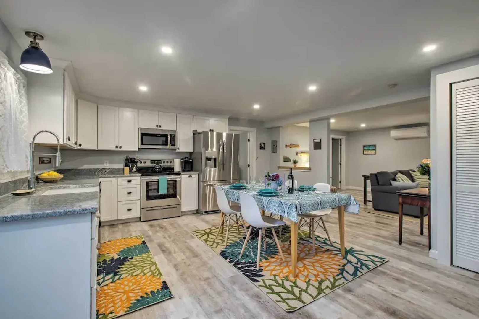 Martha's Vineyard Apt ~ 1 Mile to Inkwell Beach!