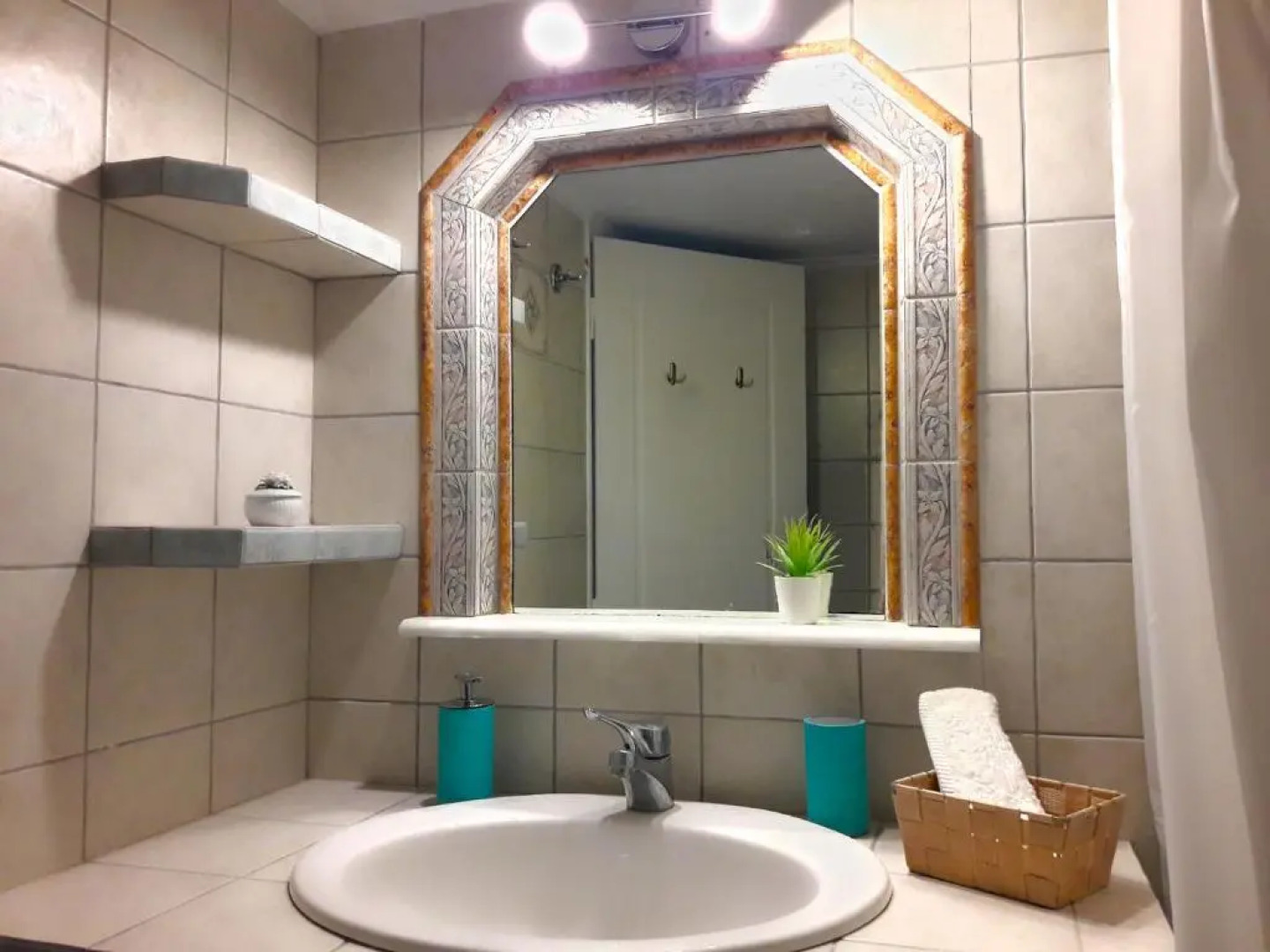 Elafonisos: Two storey house on the sea front