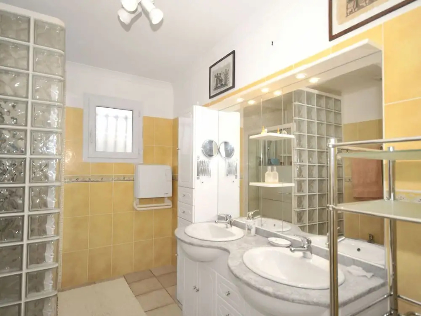 A Villa With a Large Garden, Beautiful View, air Conditioning and Private Pool